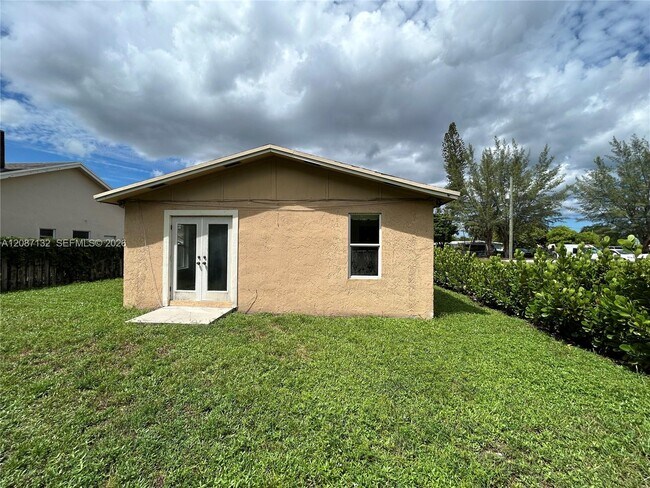 Building Photo - 280 SW 8th St