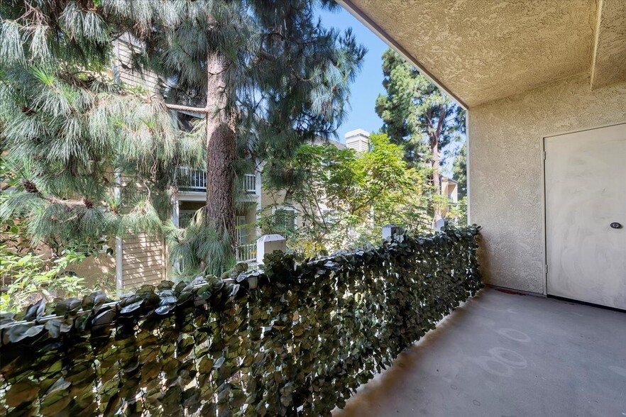 Building Photo - 8505 Gulana Ave