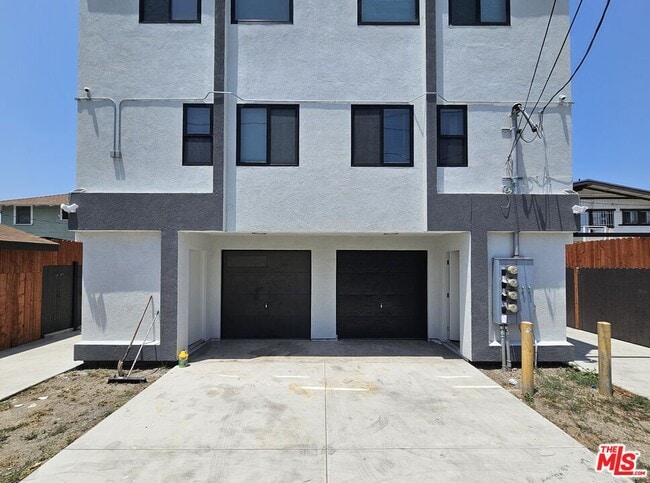 Building Photo - 4112 1/2 Normandie Ave