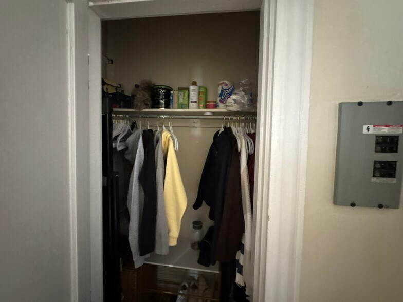 Building Photo - 242 Hemenway St