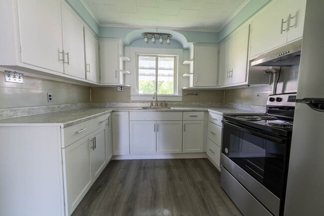 Building Photo - Well-kept 3 Bed, 1 Bath Single Family Home - Schedule your tours now!