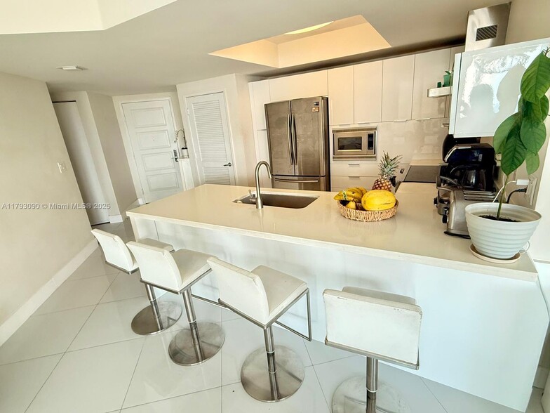 Building Photo - 250 Sunny Isles Blvd