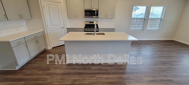 Building Photo - 2633 Oneida Ln
