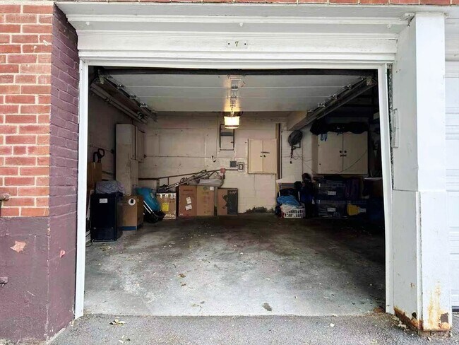 Building Photo - 48 Hollis St