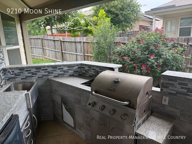 Building Photo - 9210 Moon Shine