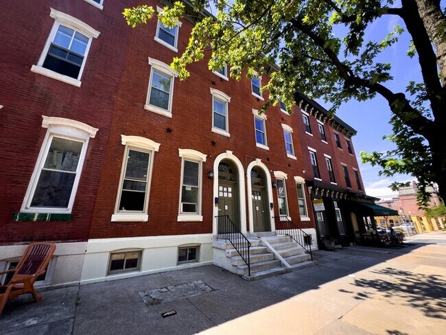 Building Photo - 1934 Green St
