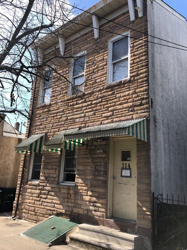 Building Photo - 314 Elmer St