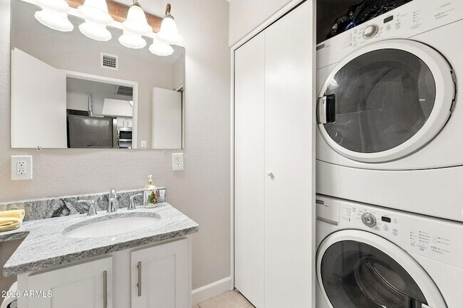 Building Photo - 8004 N 32nd Dr