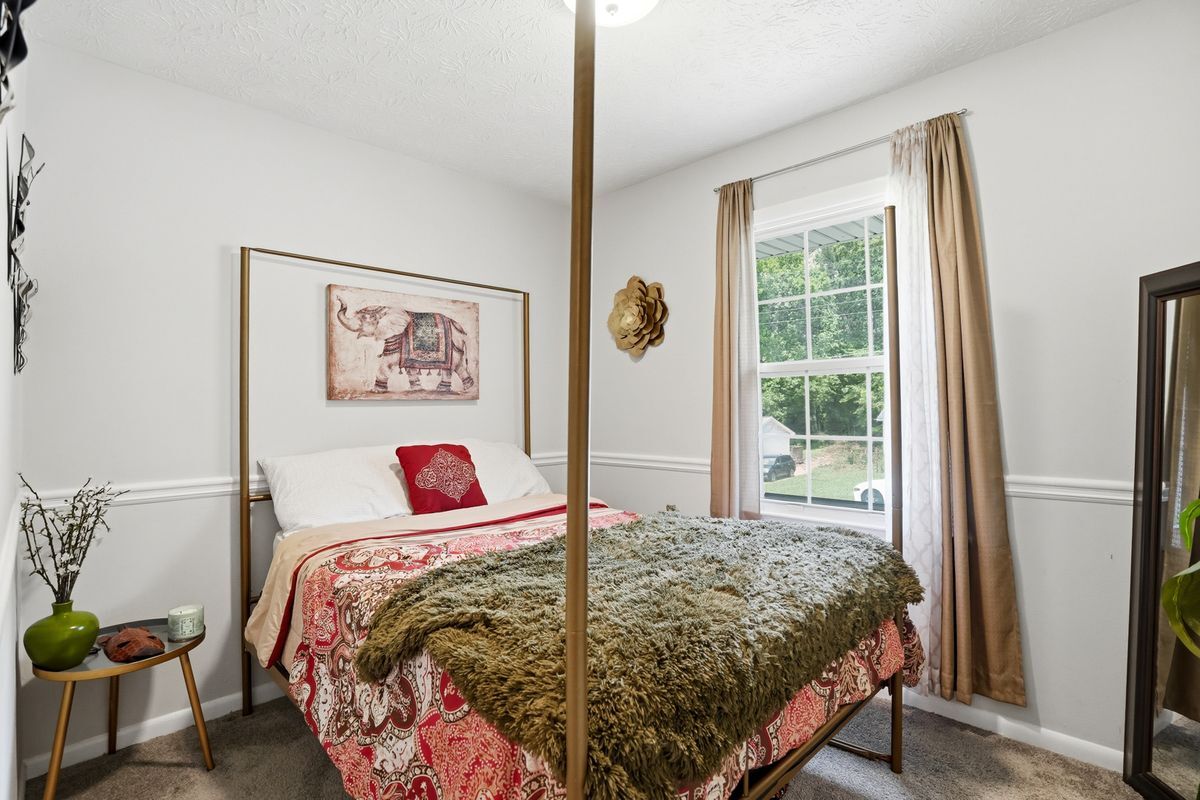 Building Photo - 405 King Arthur Ct