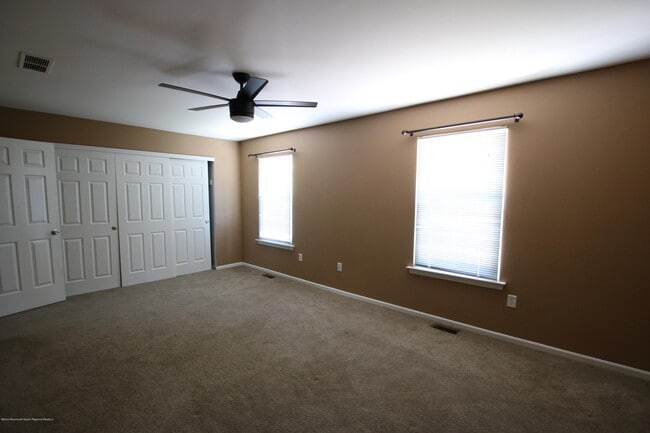 Building Photo - 62 Redwood Dr