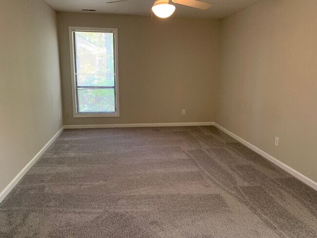 Building Photo - 920 Hearthridge Ct