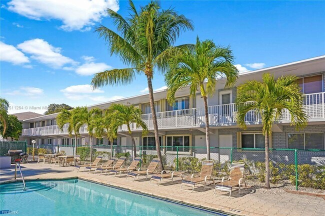 Building Photo - 3 br, 2 bath House - 2175 NE 56th St Apt 110