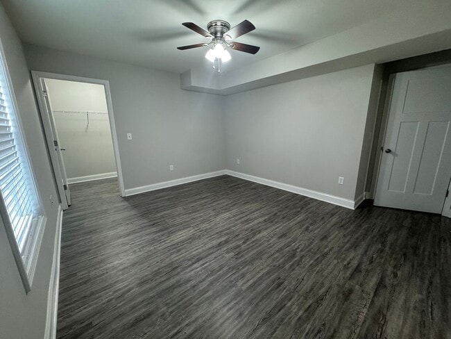 Building Photo - Spacious five bedroom, two bathroom home s...
