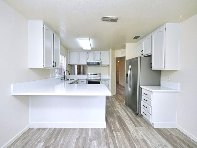 Building Photo - Cozy 2bed 1 bath South Natomas home availa...