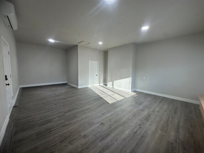 Building Photo - Quiet neighborhood, 3 bedroom, 2 bath home, huge front patio/deck, RV parking!