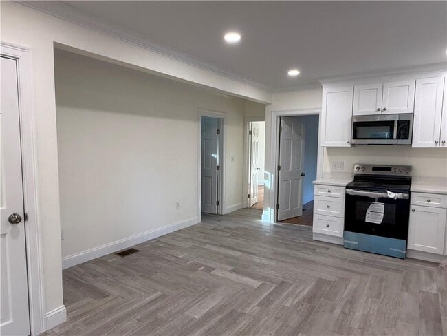 Building Photo - 739 Victory Hwy