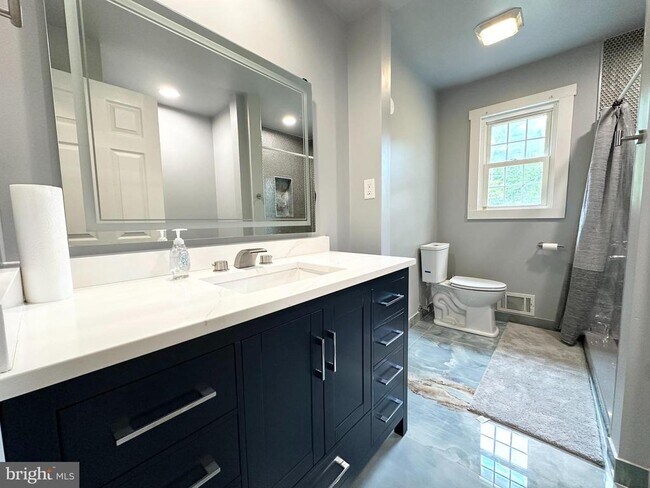 Building Photo - 9805 Binyon Ct