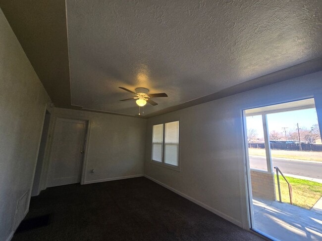 Building Photo - 512 N Palm St