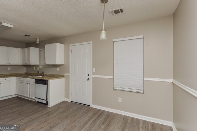 Building Photo - 117 Star Lake Dr