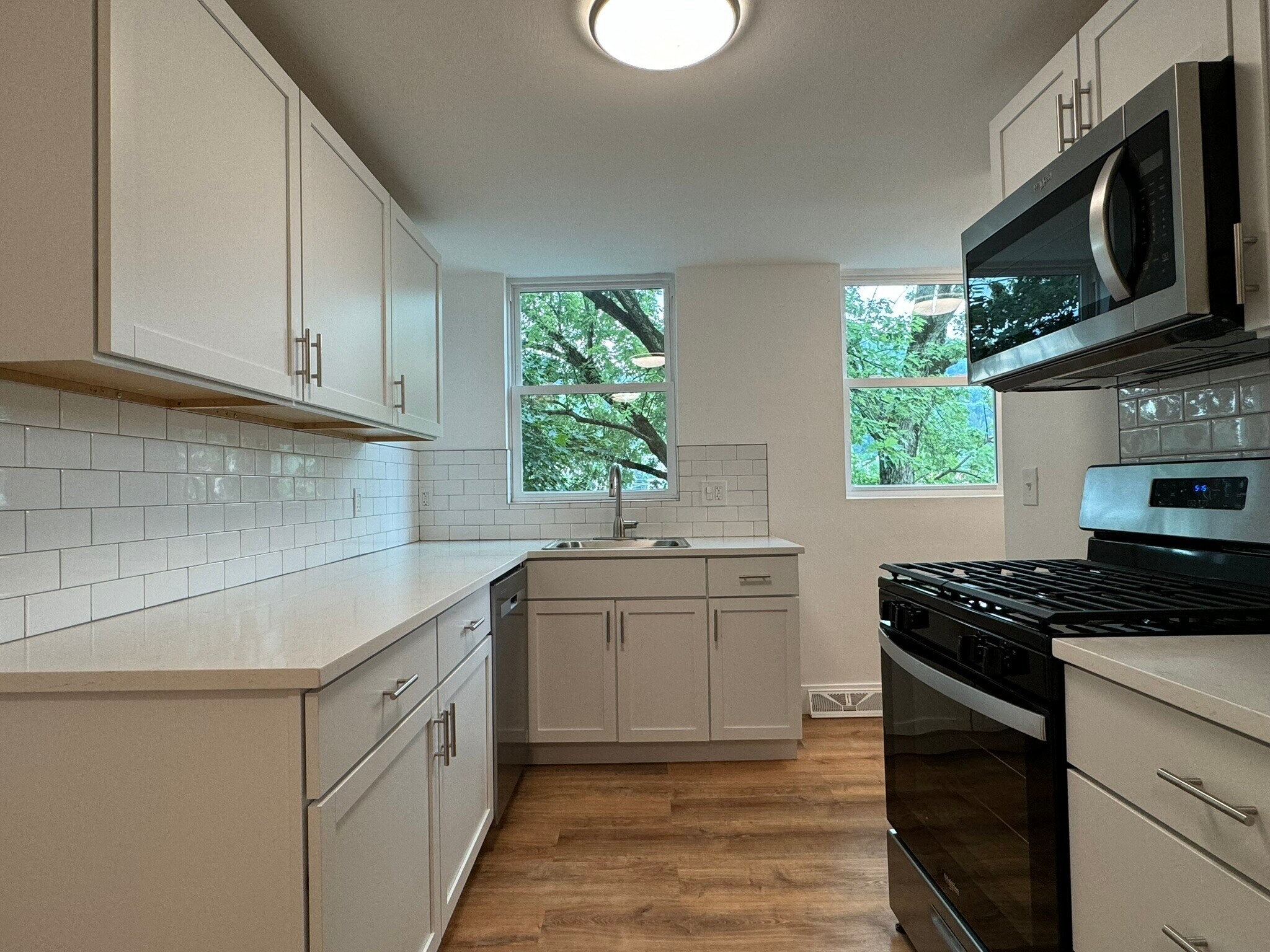 Building Photo - 225 Evergreen Ave