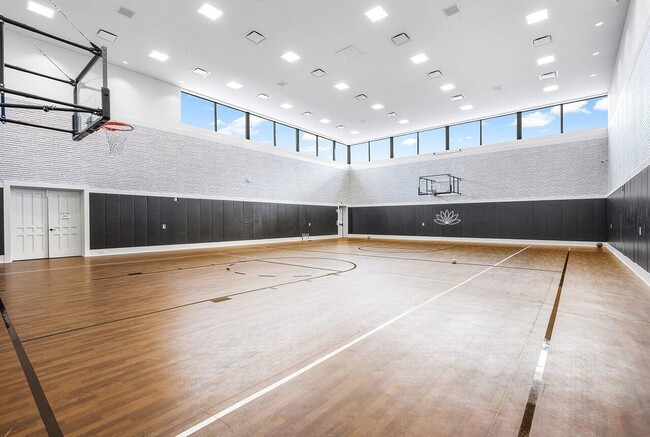 Building Photo - 8330 Essex Country Clb Dr