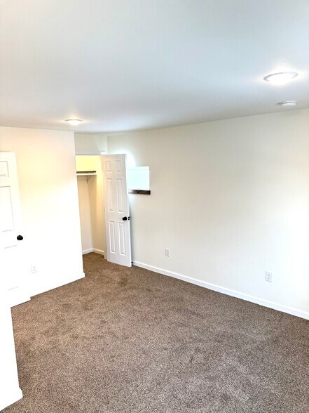 Building Photo - 1235 Bloom Rd