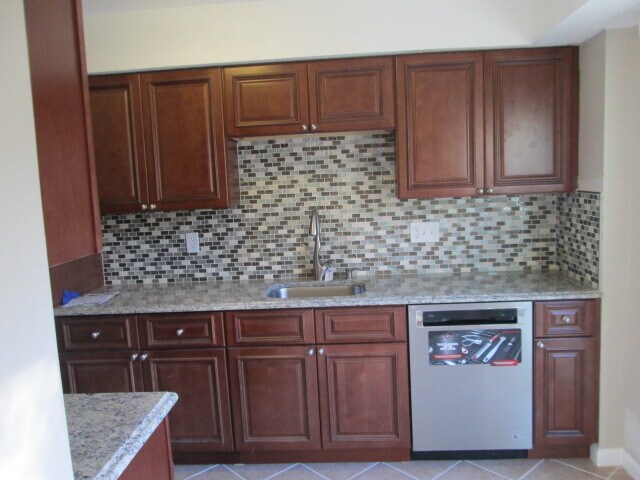 KITCHEN - 430 Thoreau St