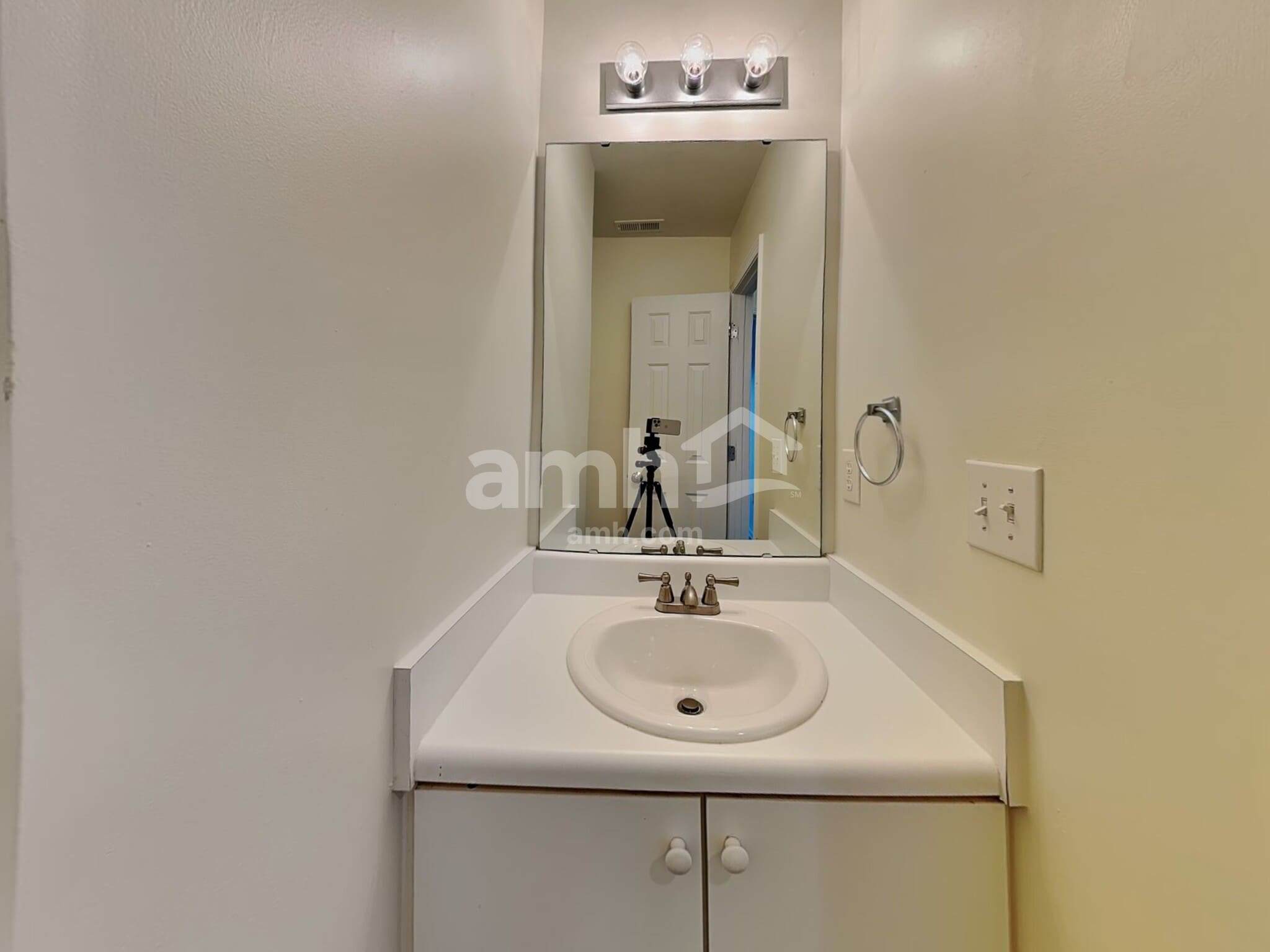 Building Photo - 3709 Pinkham Way