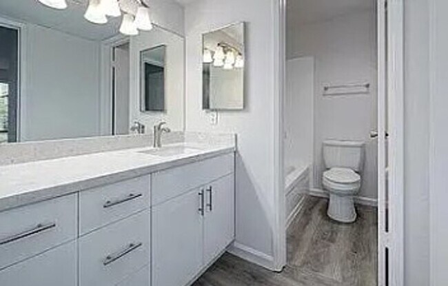 Building Photo - Best Value in Walnut Creek 1/1 - Pool, Hot Tub, Gym, et.