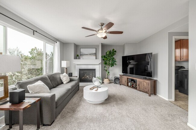 Building Photo - $0 DEPOSIT OPTION. BEAUTIFULLY MAINTAINED ...