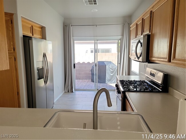 Building Photo - 824 Painted Vista Ave