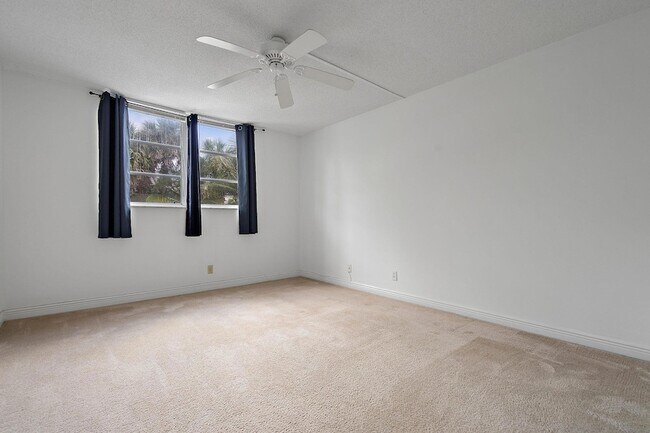Building Photo - 630 Ocean Dr