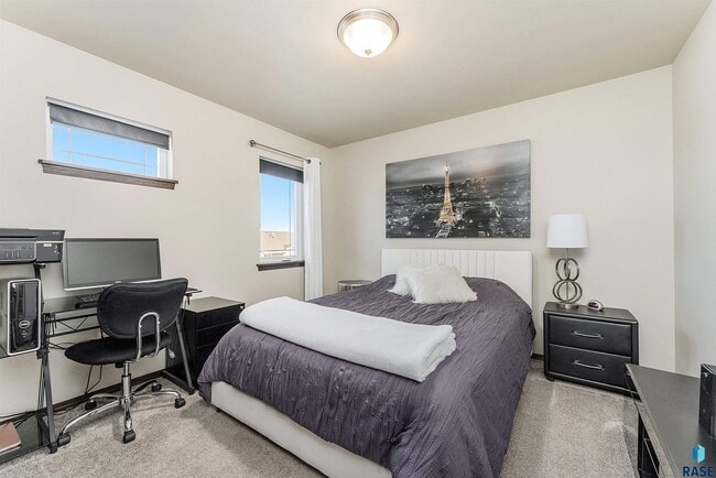 Building Photo - 6901 W Gresford Pl