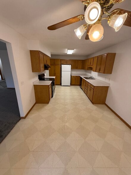 Kitchen - 1350 Sunnydale Cir