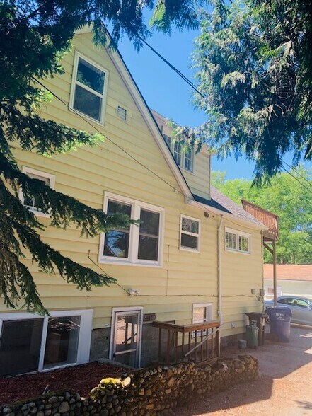 Building Photo - 5914 S Carver St