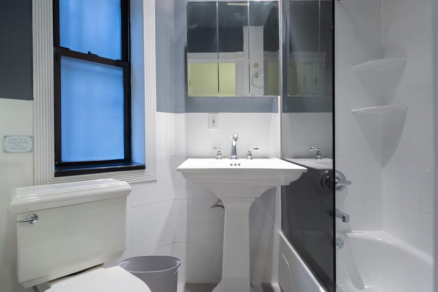 Building Photo - 689 10th Ave