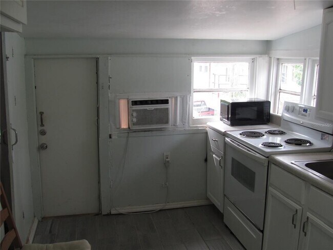 Building Photo - 524 3rd St N