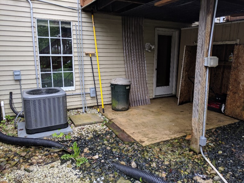 Building Photo - 112 W Shetland Ct