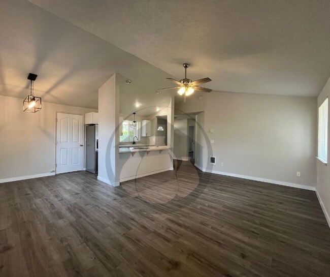 Building Photo - Updated Single Level Home