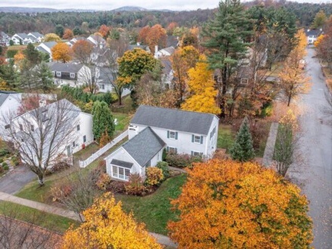 Building Photo - 4BD/1.5BA S. Burlington Townhome