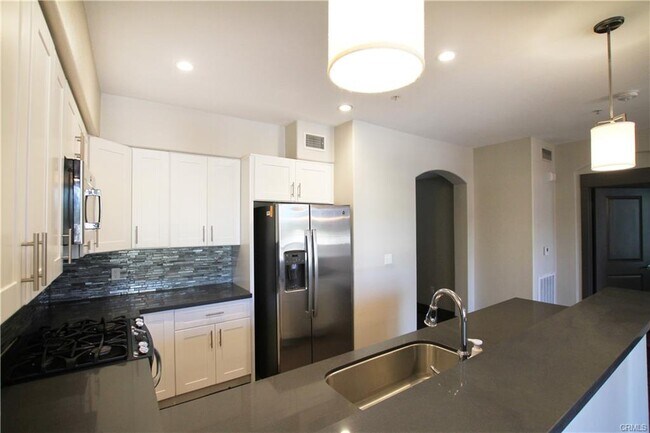 Building Photo - 24545 Town Center Dr