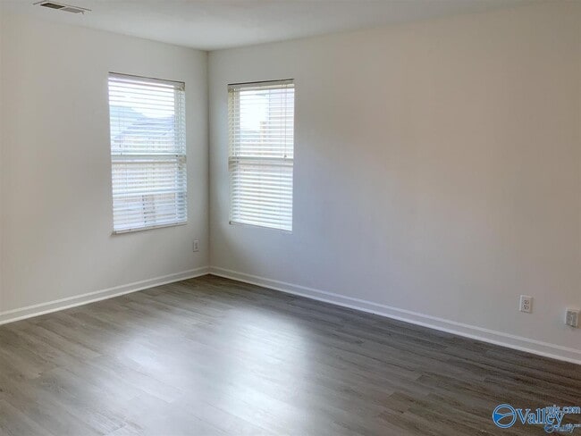 Building Photo - 15251 Tyler Mill Dr