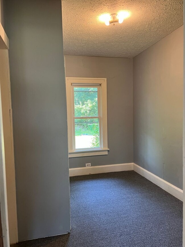 Building Photo - Coming soon- Cute 2 bedroom Cape Cod with ...