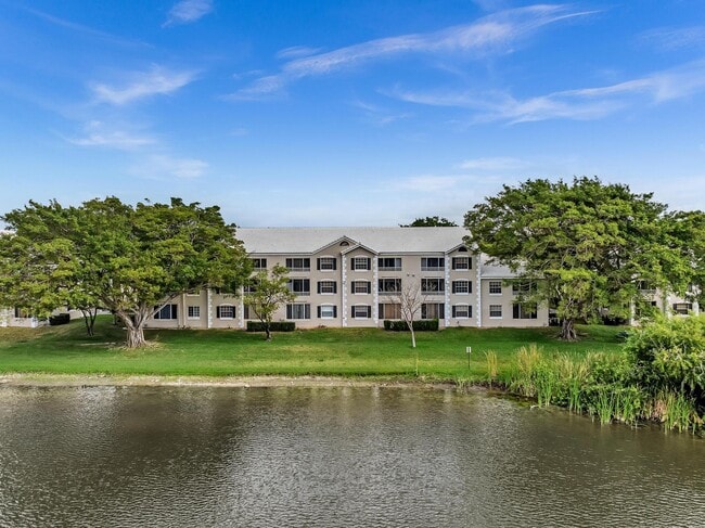 Building Photo - 2890 N Oakland Forest Dr