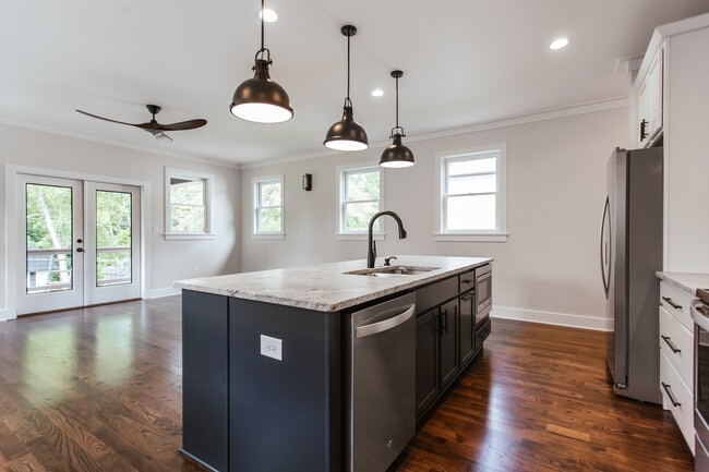 Building Photo - 132 Flint St