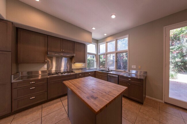 Building Photo - 9756 Keeneland Row