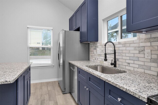 Building Photo - 16426 Eastchase St