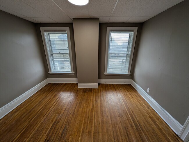 Building Photo - 29 Strathallan Park