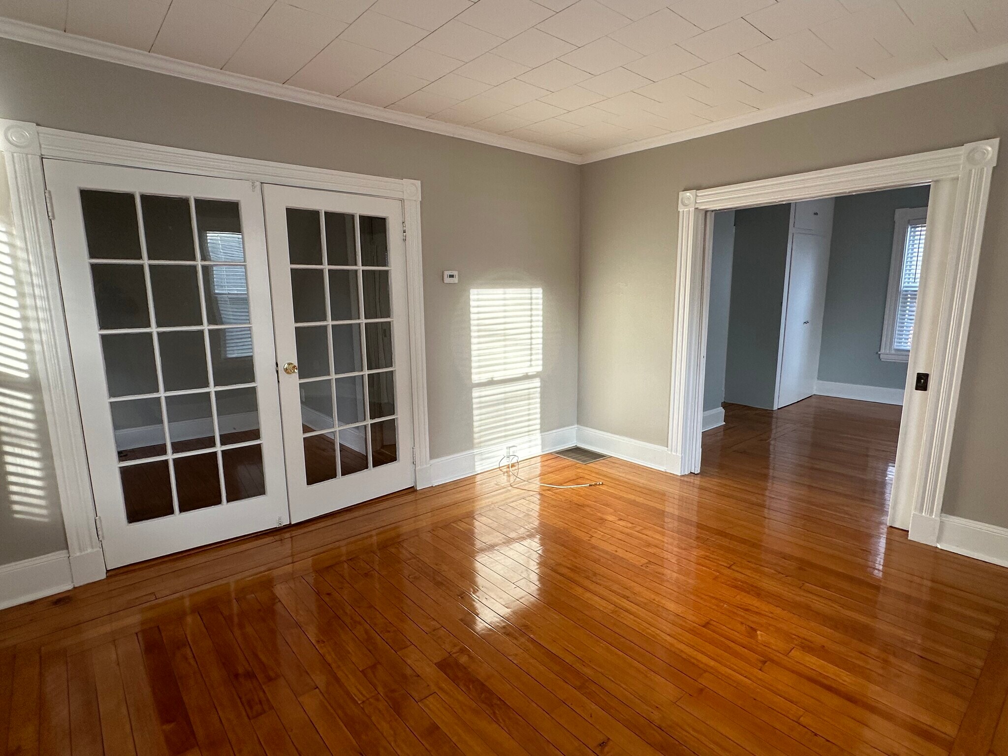 Building Photo - 11 Crescent Ave