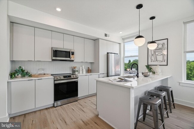 Building Photo - 139 W Chelten Ave